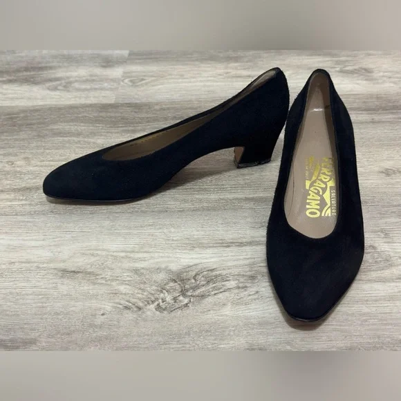 Salvatore Ferragamo VINTAGE RARE Black Suede Pumps Heels Size 5 WORN ONCE - Picture 2 of 11